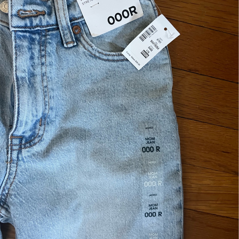 Brand new, never worn Aero Mom Jean Stretch size 000R